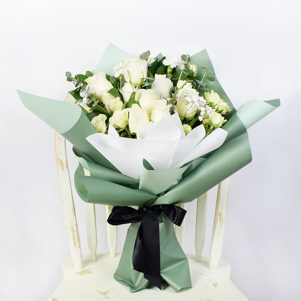 Parisian Whisper Tea Rose Bouquet - Heart & Thorn - Canada flower delivery