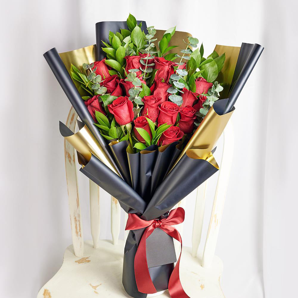 Classic Rose Bouquet - Heart & Thorn - Canada flower delivery