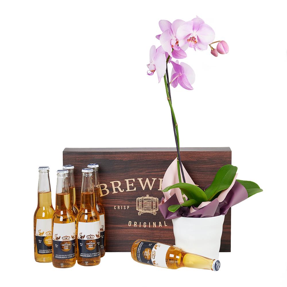 Day Out With The Pals Flowers &amp; Beer Gift - Heart &amp; Thorn - Canada flower delivery
