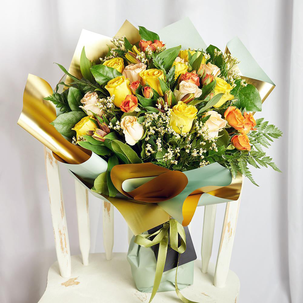 English Fall Mixed Rose Bouquet - Heart &amp; Thon - Canada flower delivery