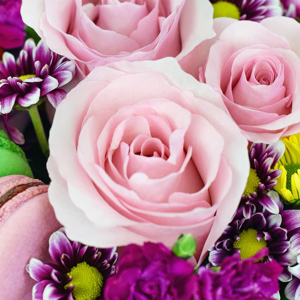 French Soirée Floral Gourmet Box Set - Heart &amp; Thorn - Canada macaron delivery