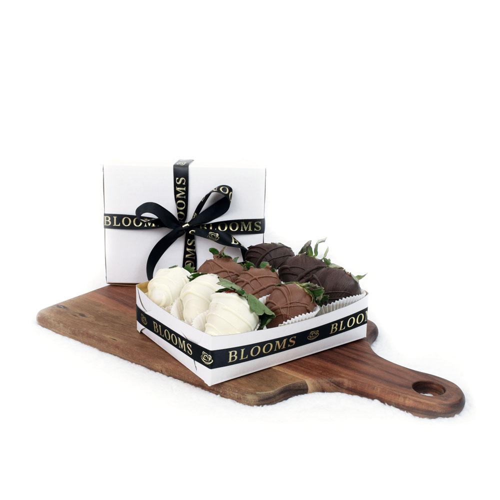 Sweet Desire Chocolate Covered Strawberries - Heart &amp; Thorn - Canada chocolate delivery
