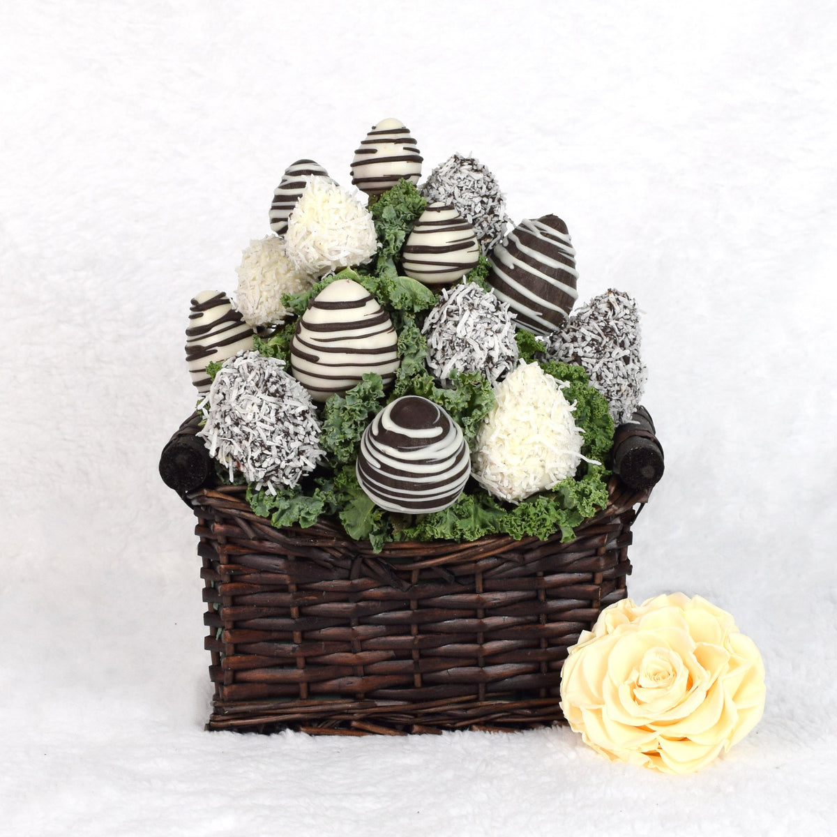 Valentine's Day Chocolate Dipped Strawberries Gift Basket - Heart &amp; Thorn - Canada chocolate delivery